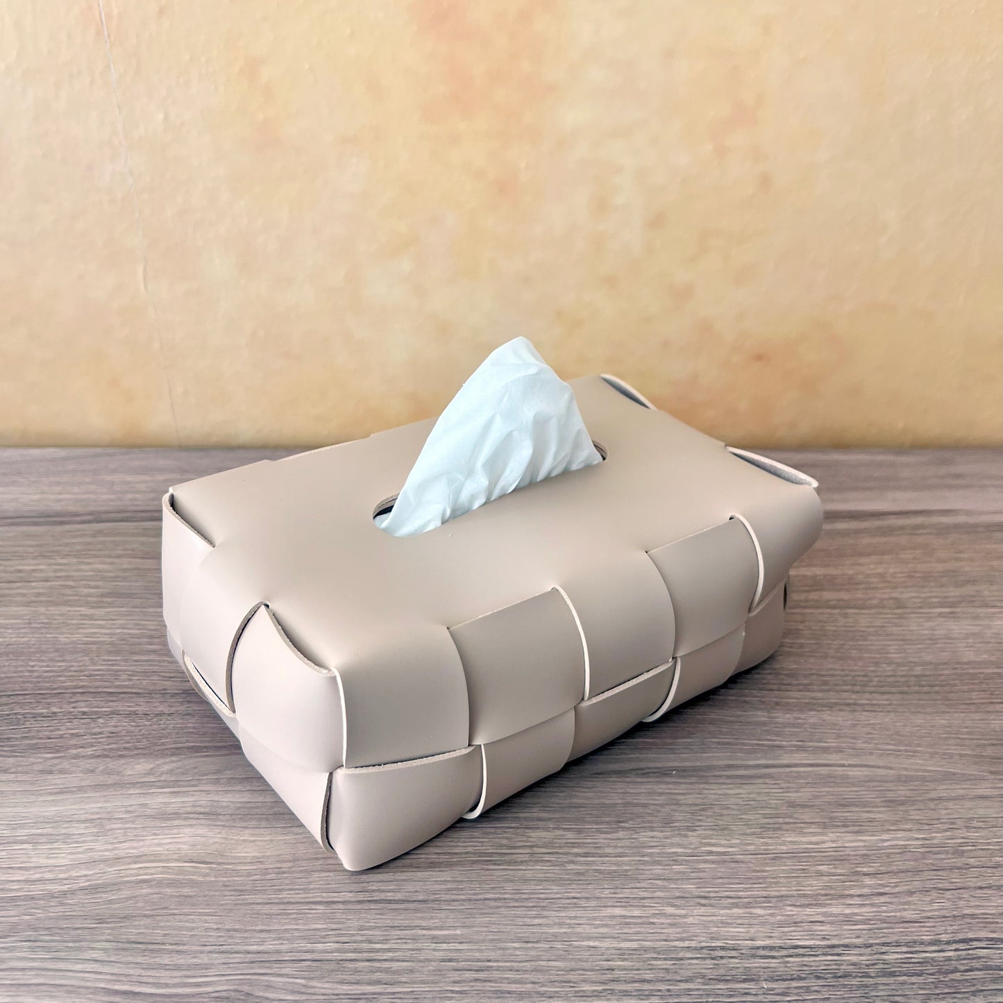Checkerboard Woven Tissue Holder