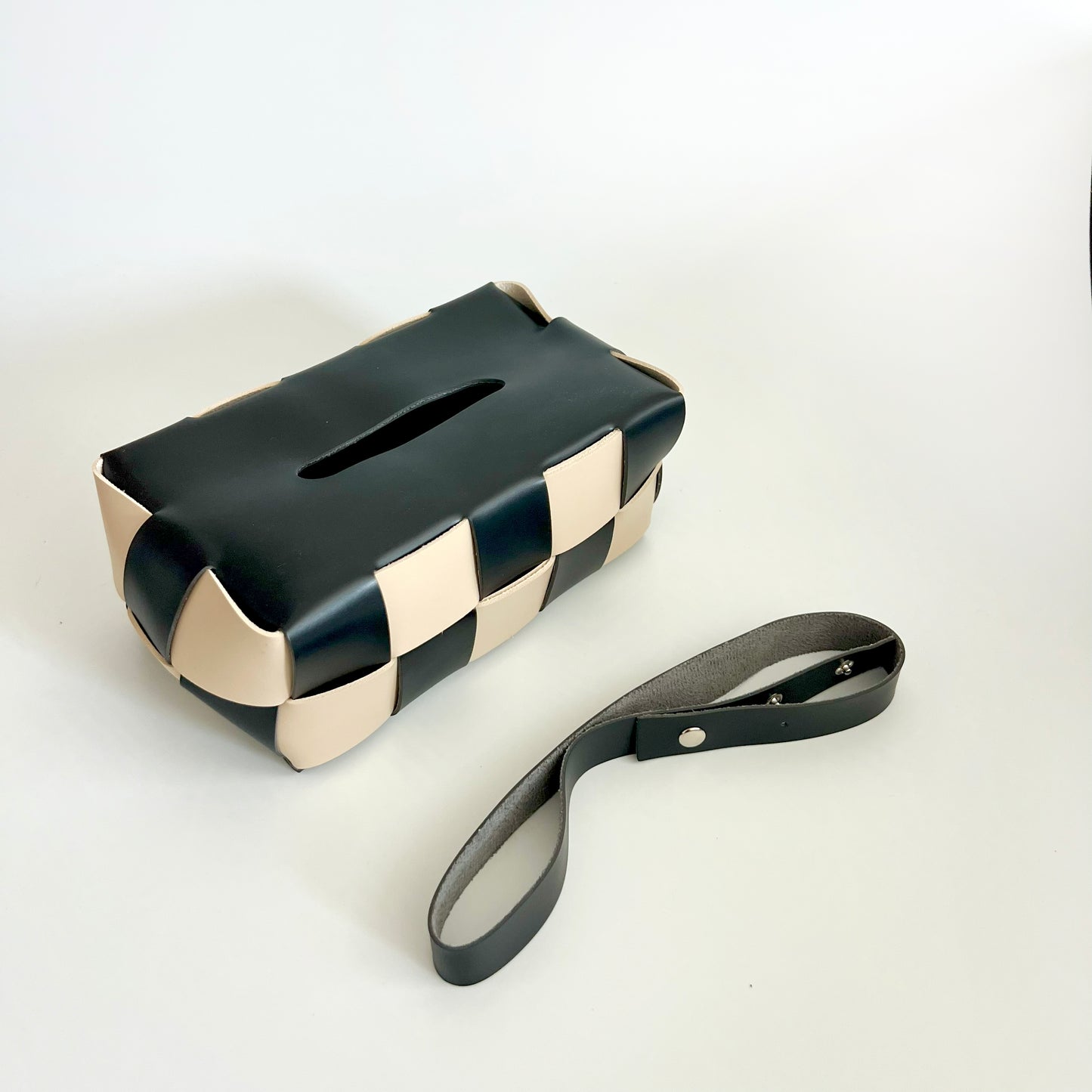 Checkerboard Woven Tissue Holder